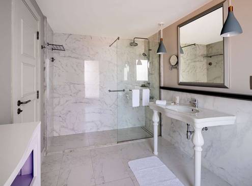 Interconnecting Family Suite With Pool or Sea View