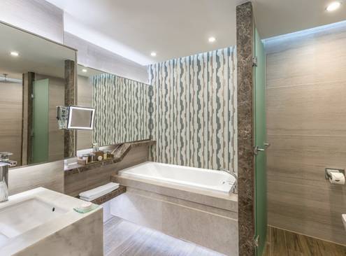 Legendary Suite Swim Up