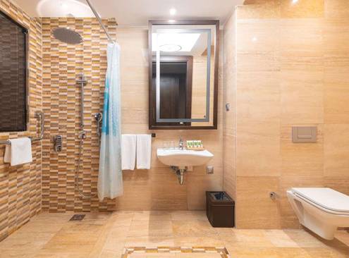 Barrierefreies Deluxe-Zimmer mit Twin-Betten und Seeblick