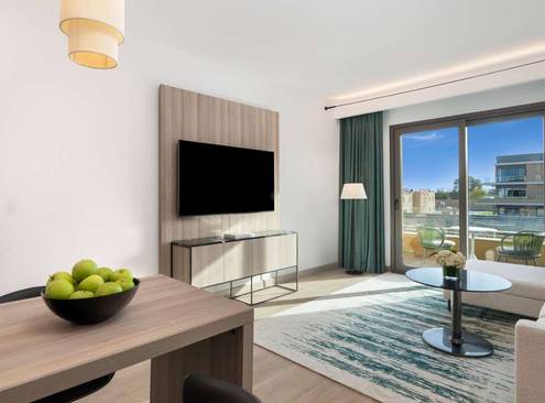 Deluxe Suite With Pool View